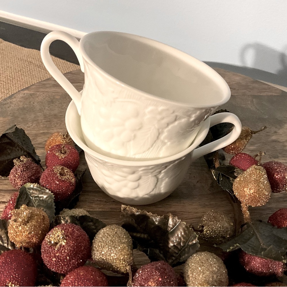 Set Wedgwood Strawberry & Vine Tea Cups Bone China All White - Picture 7 of 7
